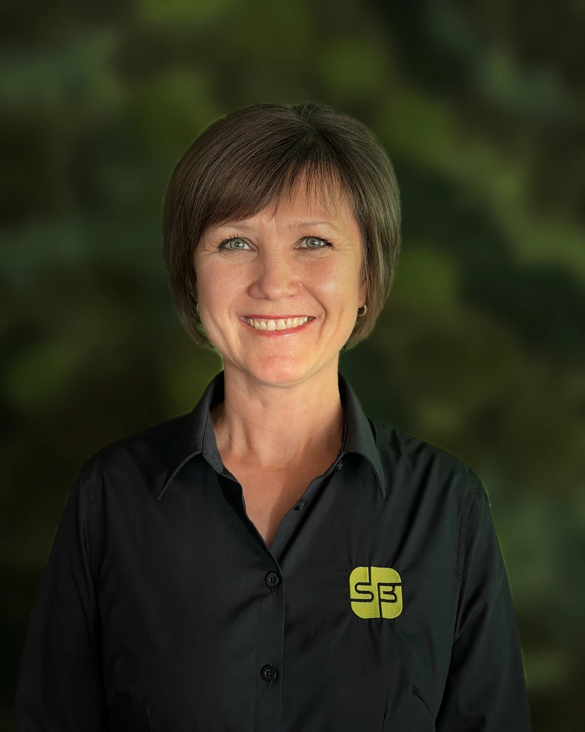 Natalie in front of the moss wall in the SB-Elektronik office
